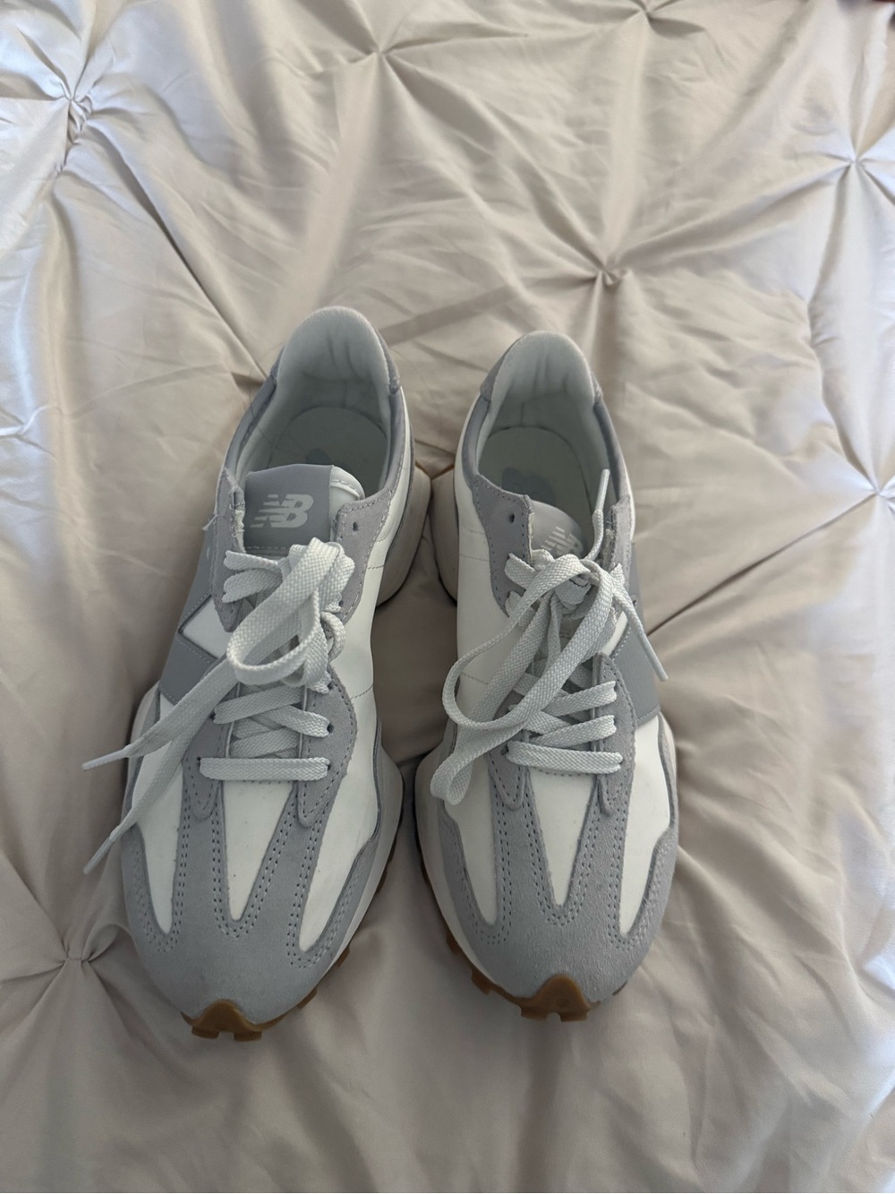 New Balance Women’s White and Light Gray 327 size 8.5